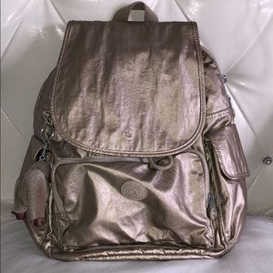 Ravier Medium Metallic Backpack 🎀